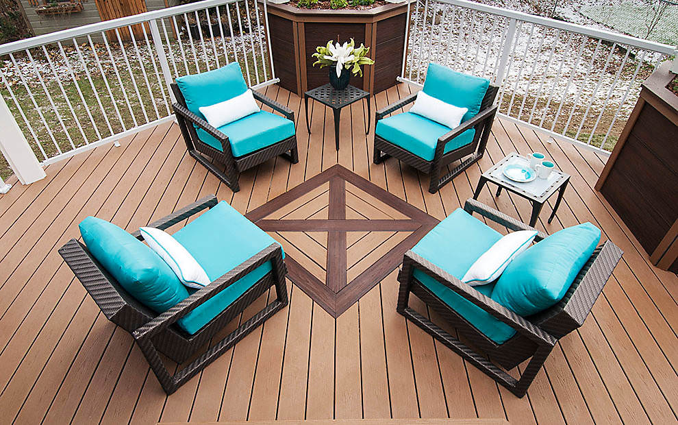 Deck with unique design in middle of seating area